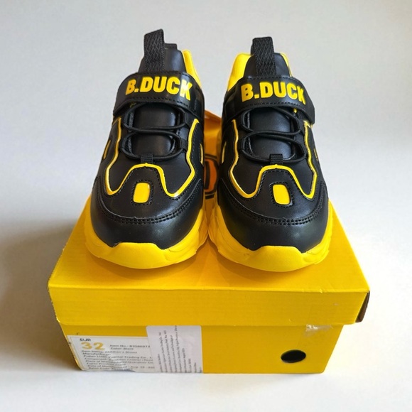 B. Duck youth sneakers size 1 NEW IN BOX - Picture 2 of 3
